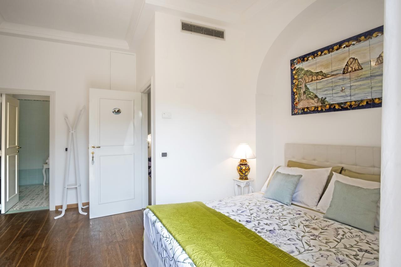 Faraglioni Di Sorrento Guesthouse Extérieur photo