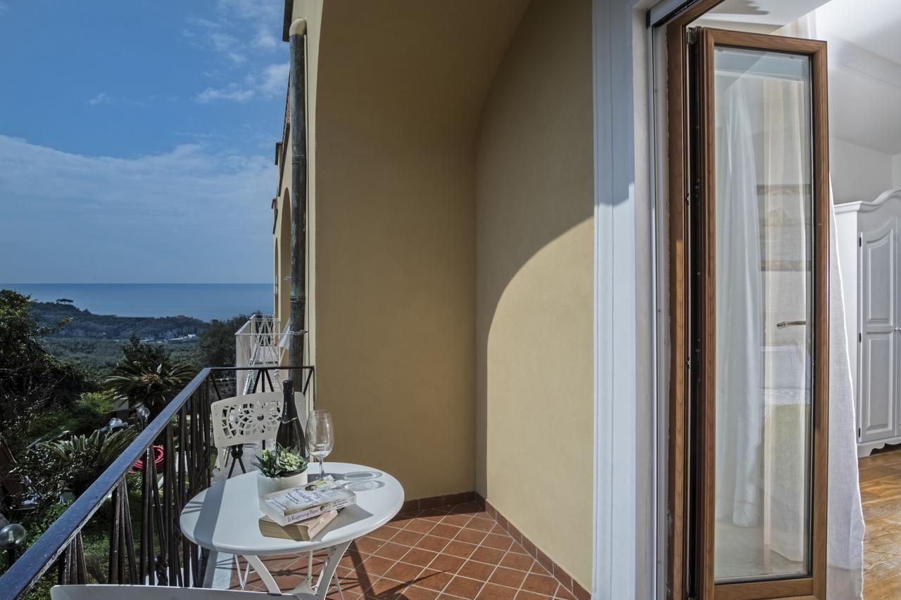 Faraglioni Di Sorrento Guesthouse Extérieur photo